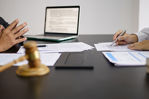 RECLAMAÇÕES TRABALHISTAS: PREVENÇÃO E DEFESA